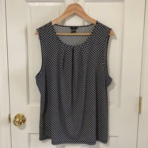 Anne Taylor XL sleeveless blouse, keyhole front, navy and white geometric print